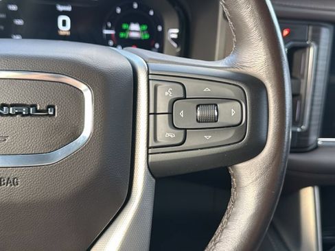 Used 2022 GMC Yukon XL Denali w/ Denali Premium Package RWD image 21