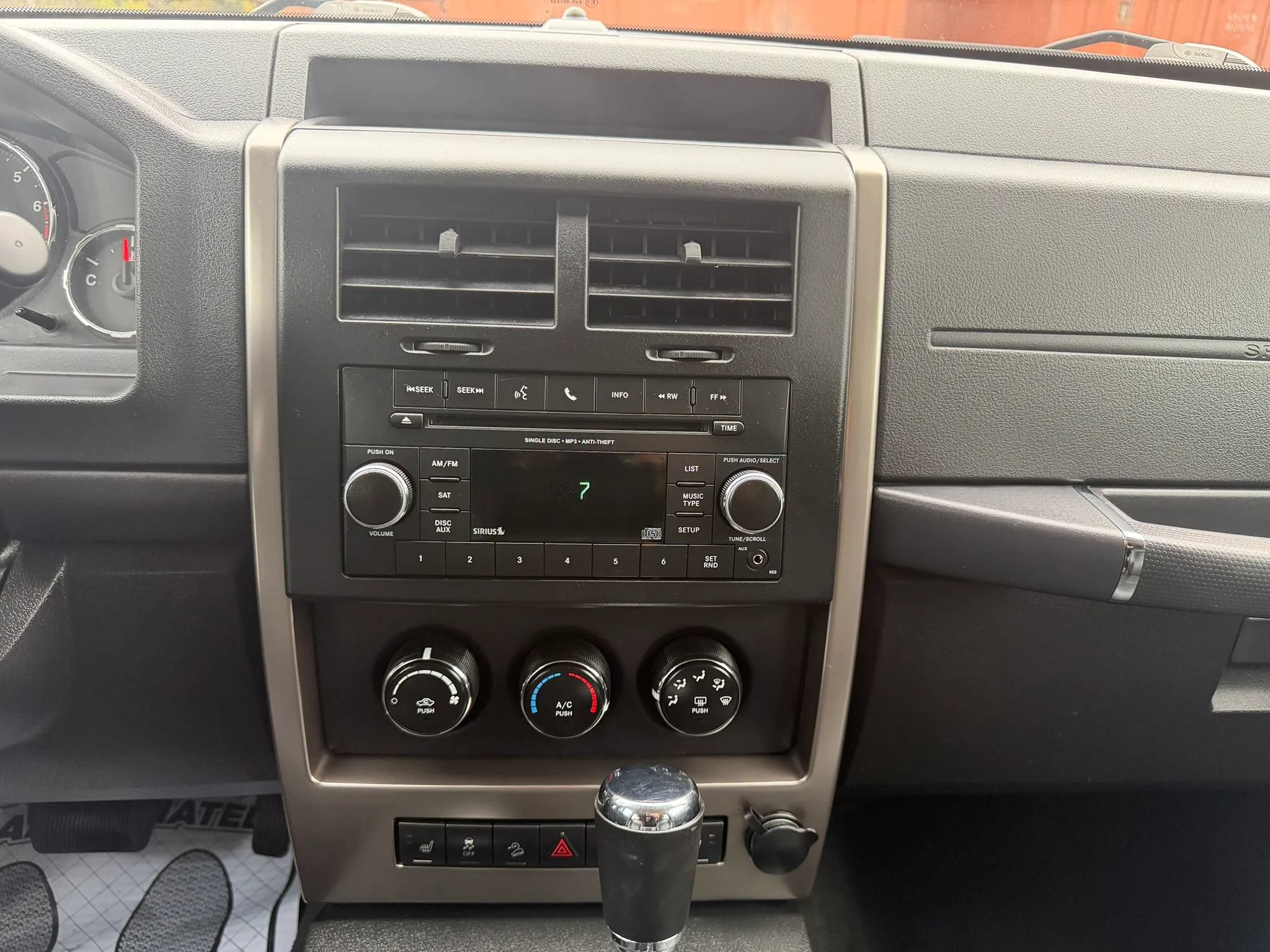 Used 2012 Jeep Liberty Sport AWD/4WD image 11