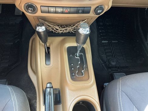 Used 2015 Jeep Wrangler Rubicon w/ Power Convenience Group AWD/4WD image 27