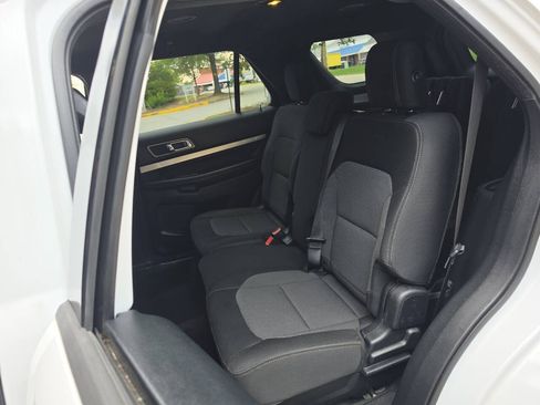 Used 2017 Ford Explorer XLT FWD image 9