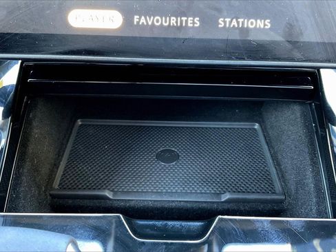 Used 2025 Land Rover Range Rover Sport image 15