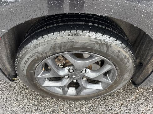 Used 2020 Chrysler Pacifica Touring-L Plus FWD image 10