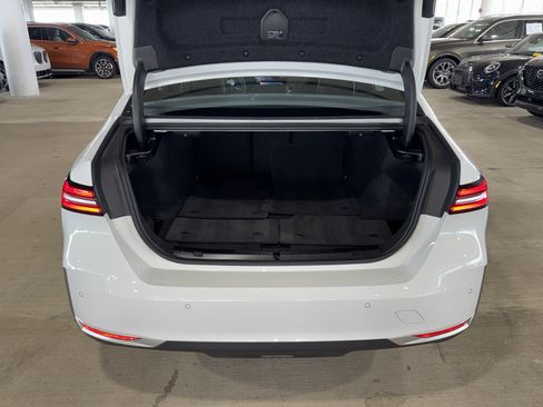 Used 2025 BMW i5 eDrive40i w/ Premium Package RWD image 13