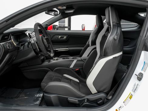 Used 2022 Ford Mustang Shelby GT500 w/ Carbon Fiber Track Pack RWD image 7