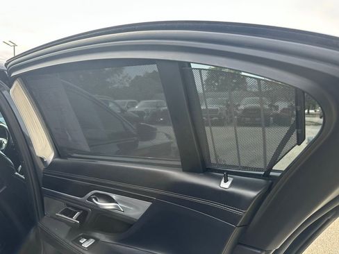 Used 2019 BMW 750i xDrive w/ Executive Package image 27