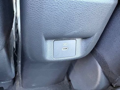 Used 2025 Nissan Versa SV FWD image 9