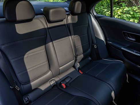 Used 2025 Mercedes-Benz C 300 4MATIC Sedan image 24