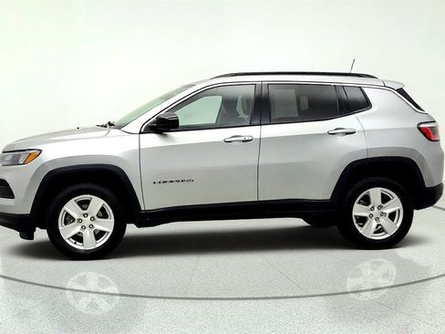 Used 2022 Jeep Compass Latitude w/ Sun and Sound Group AWD/4WD image 8