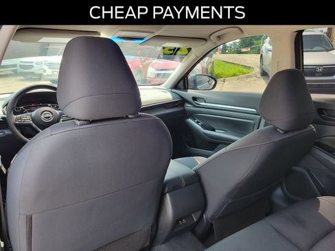 Used 2023 Nissan Altima 2.5 SV FWD image 12