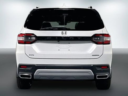 Used 2024 Honda Pilot Touring image 7