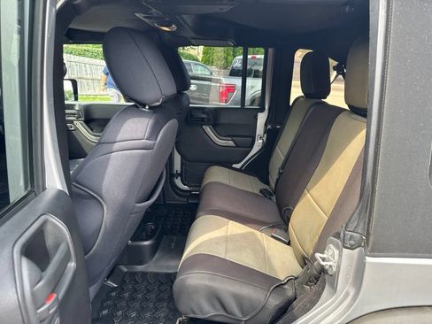 Used 2015 Jeep Wrangler Unlimited Sport w/ Quick Order Package 23S AWD/4WD image 29