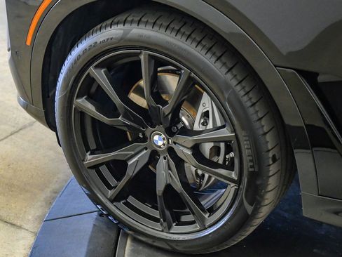 Used 2024 BMW X7 xDrive40i w/ M Sport Package AWD/4WD image 9