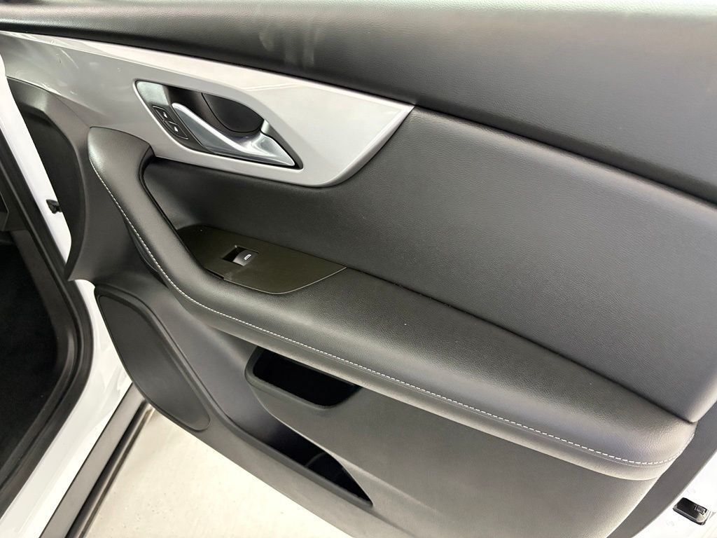Used 2025 Chevrolet Blazer LT FWD image 37
