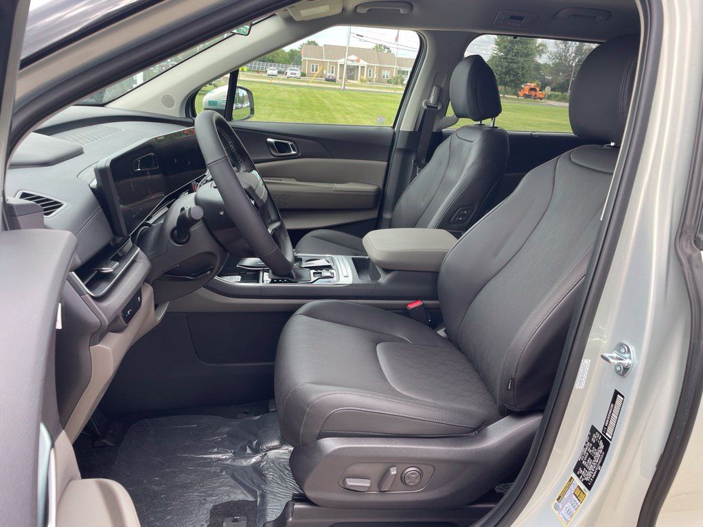 New 2027 Kia Carnival EX FWD image 8