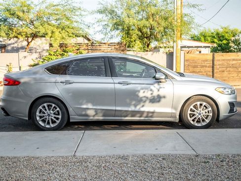 Used 2020 Ford Fusion SE FWD image 6
