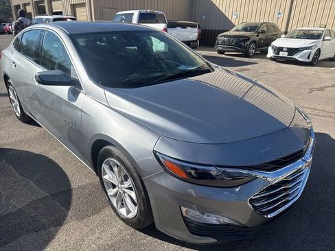 Used 2025 Chevrolet Malibu LT image 2