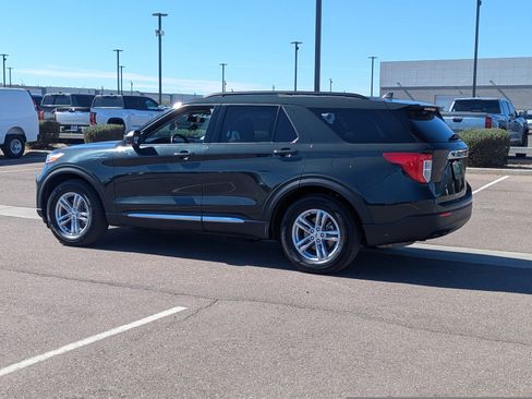 Used 2022 Ford Explorer XLT image 3