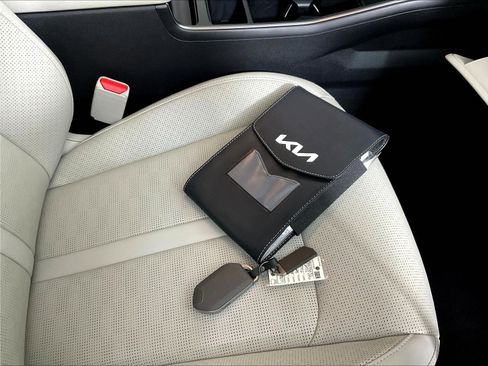 Certified 2025 Kia Sorento S AWD/4WD image 35