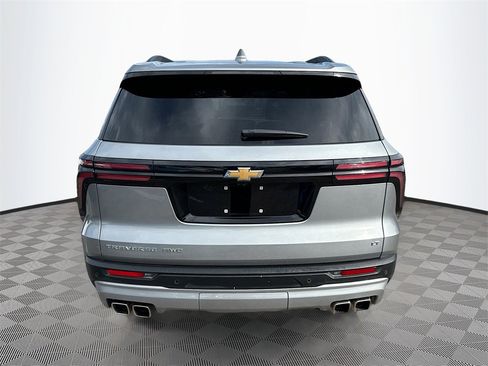 Used 2024 Chevrolet Traverse LT image 7