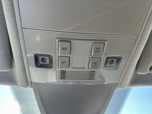 Used 2024 Volkswagen Tiguan S image 36