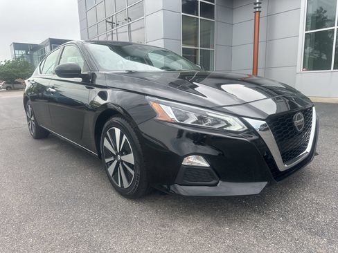 Used 2022 Nissan Altima 2.5 SV FWD image 3
