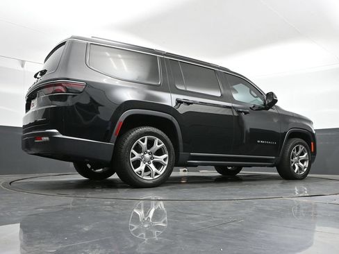 Used 2022 Jeep Wagoneer Series II AWD/4WD image 39