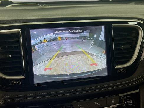 Used 2022 Chrysler Pacifica Touring-L w/ S Appearance Package image 19