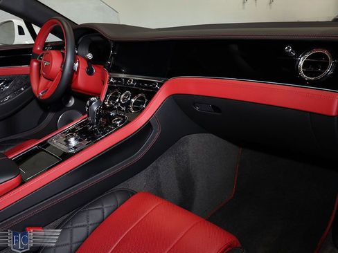 Used 2020 Bentley Continental GT V8 image 19