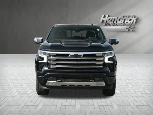 Used 2025 Chevrolet Silverado 1500 High Country w/ High Country Premium Package AWD/4WD image 3