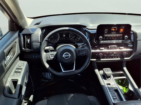 Used 2025 Nissan Pathfinder SV FWD image 9