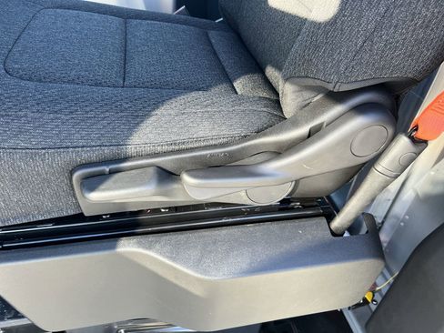 New 2025 Chevrolet Brightdrop 400 w/ Power Door Package image 10