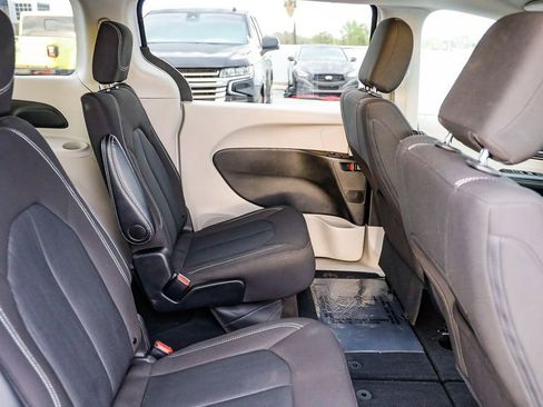 Used 2024 Chrysler Voyager LX image 19