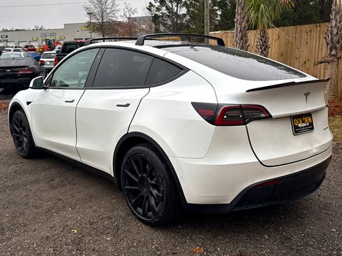 Used 2021 Tesla Model Y Long Range image 9