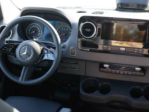 New 2025 Mercedes-Benz Sprinter 2500 image 22