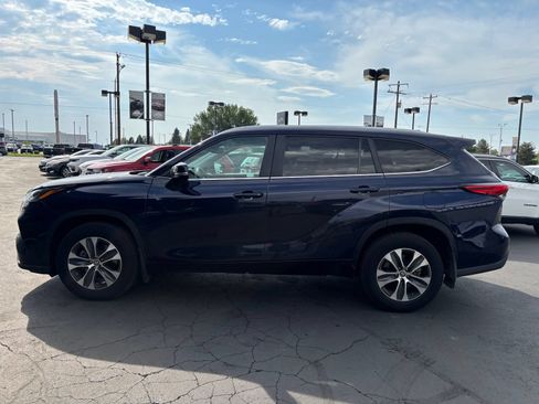 Used 2023 Toyota Highlander XLE AWD/4WD image 3
