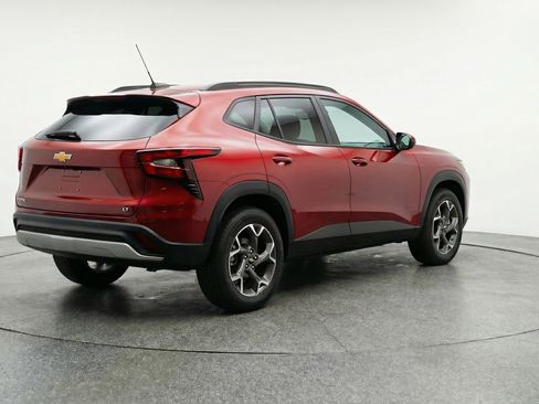 Used 2025 Chevrolet Trax LT w/ LT Convenience Package image 9