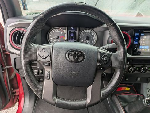 Used 2017 Toyota Tacoma SR5 image 17