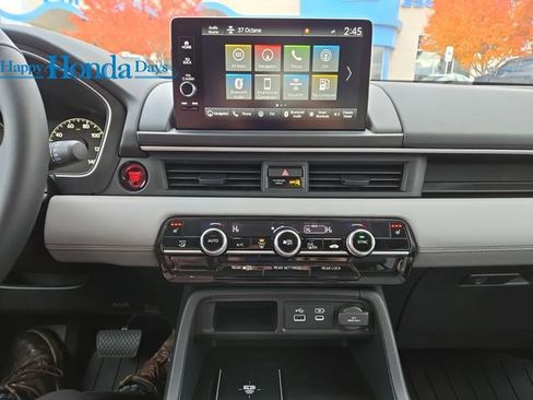 New 2025 Honda Pilot Touring image 31
