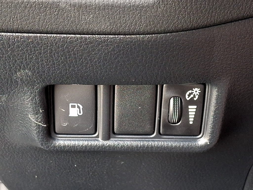 Used 2021 Toyota C-HR XLE FWD image 25