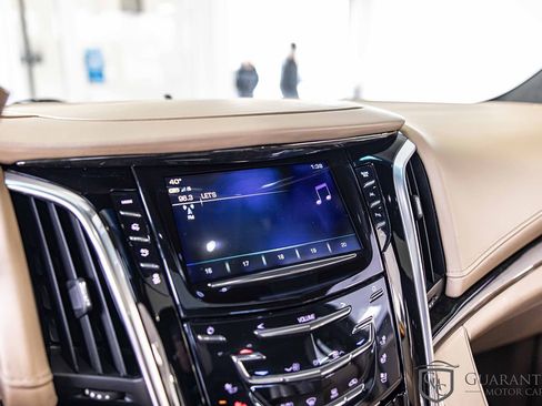 Used 2019 Cadillac Escalade ESV Platinum image 30