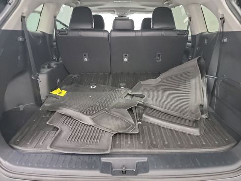 Used 2022 Toyota Highlander XLE AWD/4WD image 26