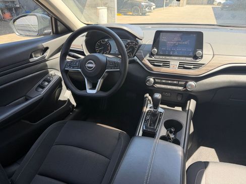 Used 2025 Nissan Altima 2.5 SV image 34