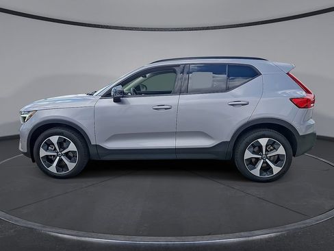 Certified 2026 Volvo XC40 B5 Plus AWD/4WD image 2