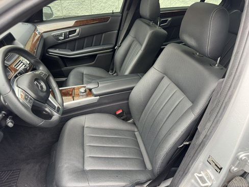 Used 2014 Mercedes-Benz E 550 4MATIC Sedan image 7