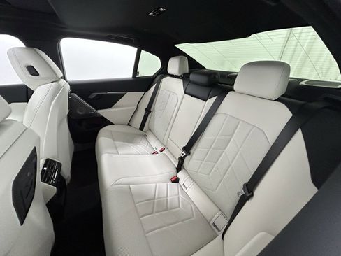 Used 2026 BMW i5 eDrive40 w/ Premium Package image 33