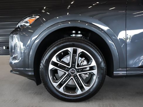 Certified 2025 Audi Q5 Premium w/ Convenience Package AWD/4WD image 5