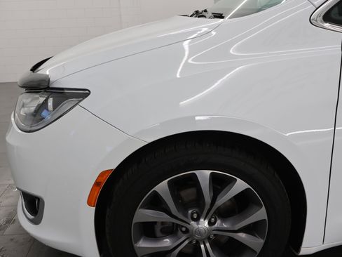 Used 2019 Chrysler Pacifica Limited w/ Tire & Wheel Group image 35