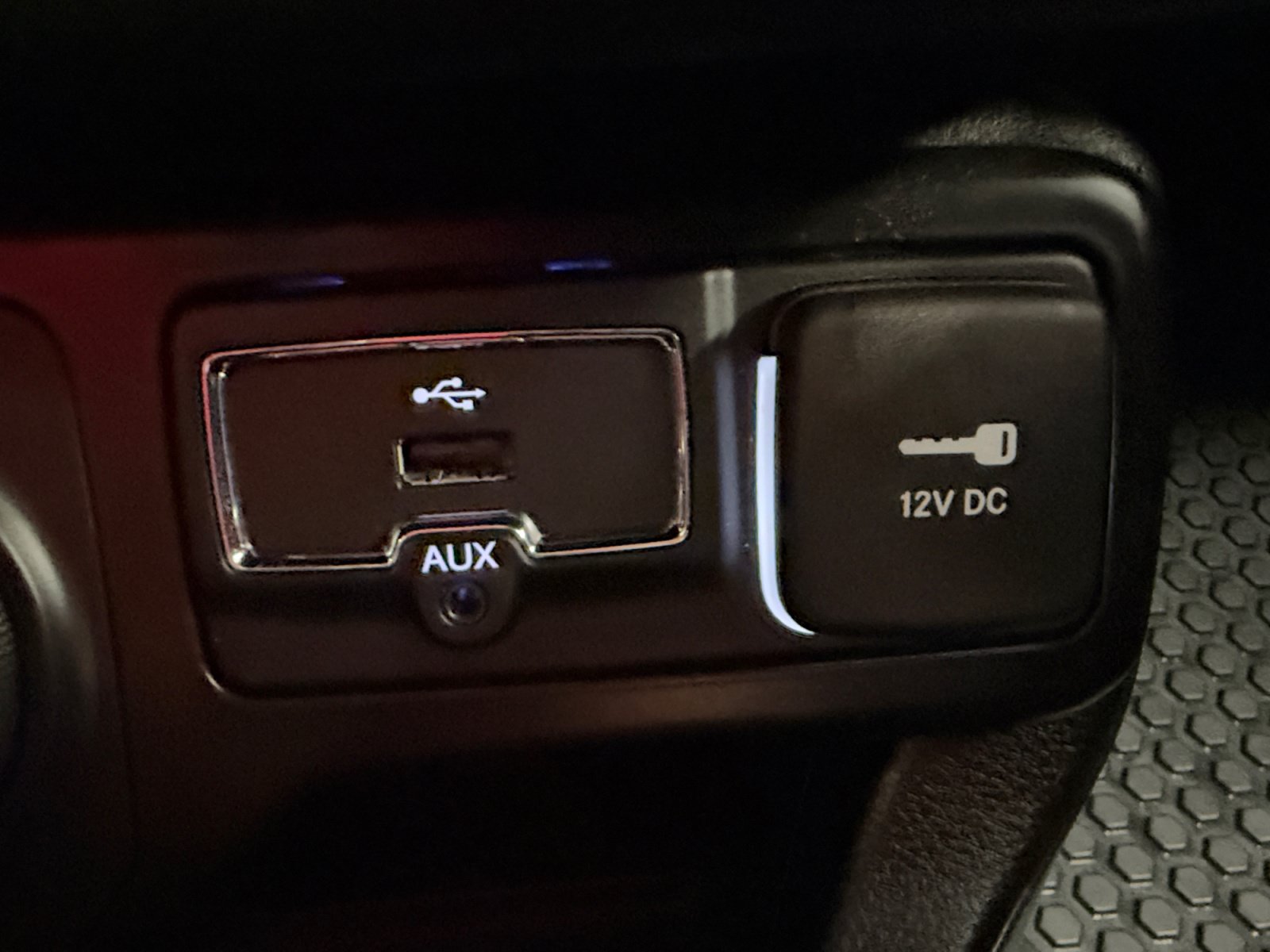 Used 2023 Jeep Renegade Latitude AWD/4WD image 22