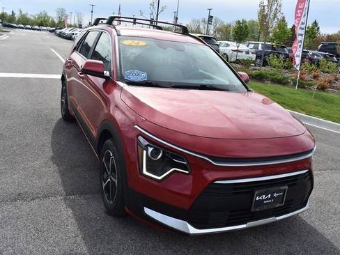 Used 2024 Kia Niro EX FWD image 9