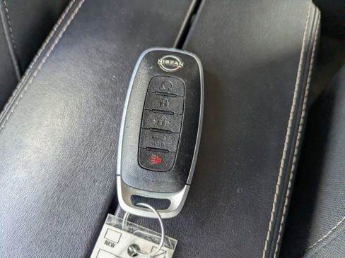 Used 2025 Nissan Rogue SV image 27